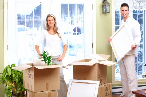 Flexible man with van Ilford service for small flat moves